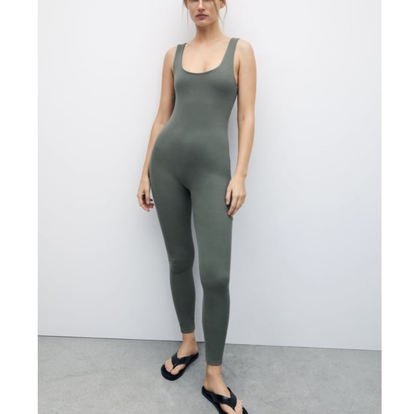 ZARA FITTED JUMPSUIT - Picture 1 of 2